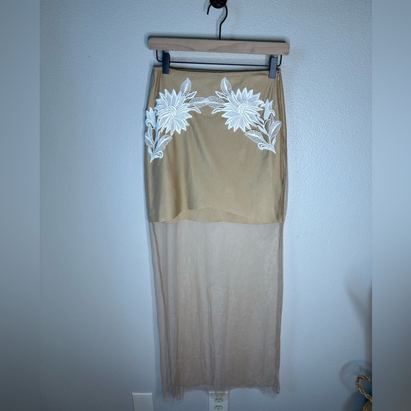For Love and Lemons Tulle Nude Skirt with Embroidered Flowers Size S - Picture 2 of 5